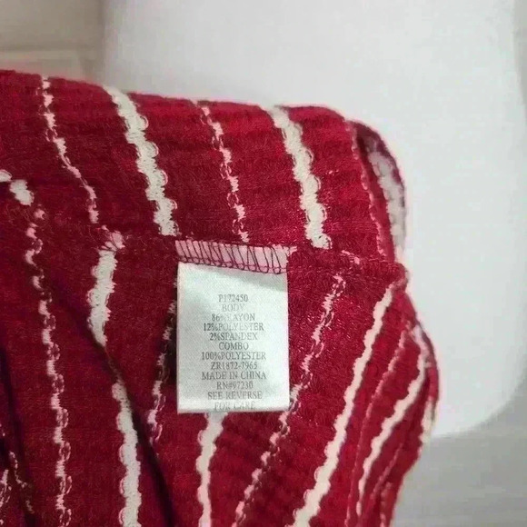 Almost Famous women's cold shoulder 3/4 sleeve red and white knit top medium - Picture 7 of 7